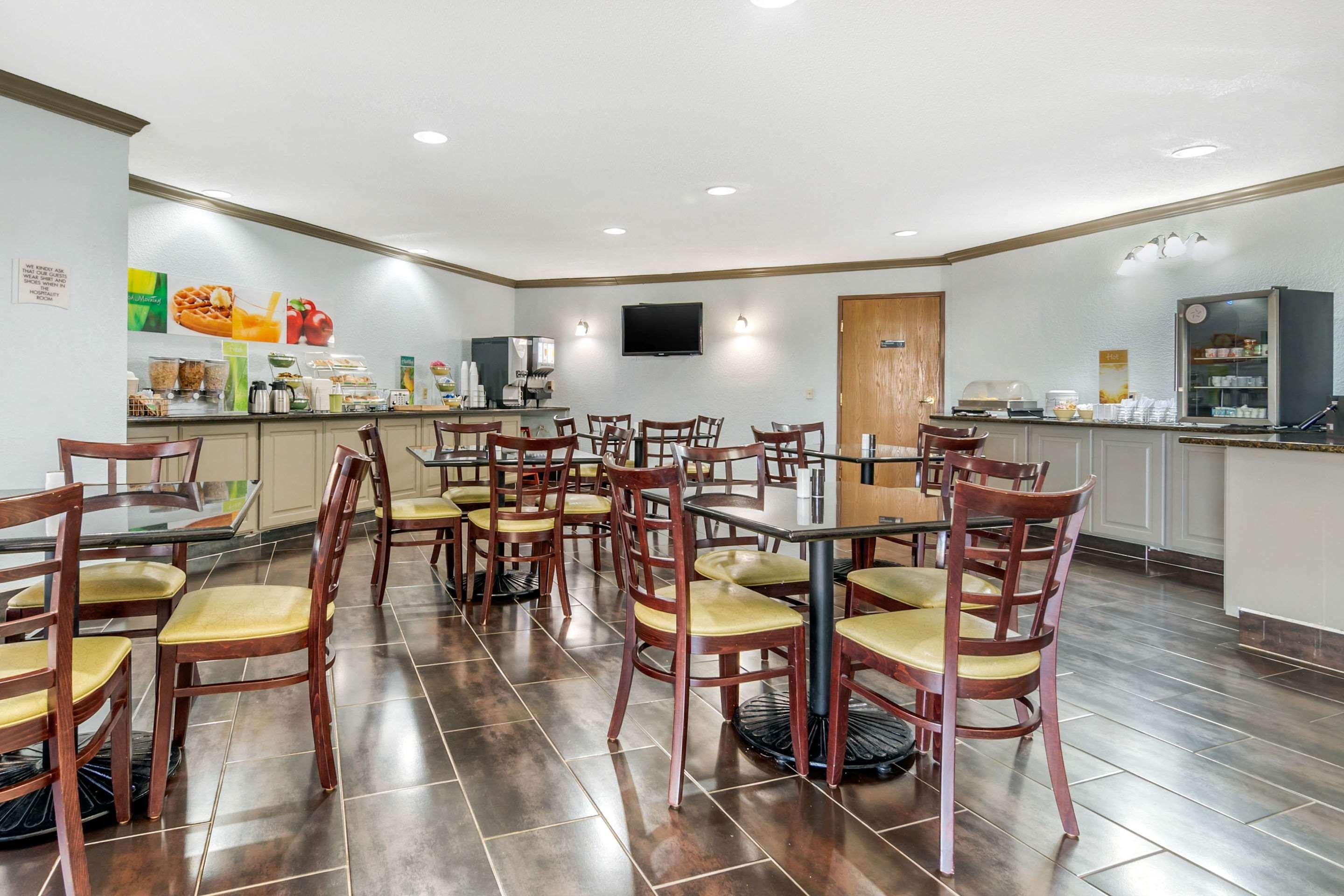 Hotel Quality Kansas International Airport 3*