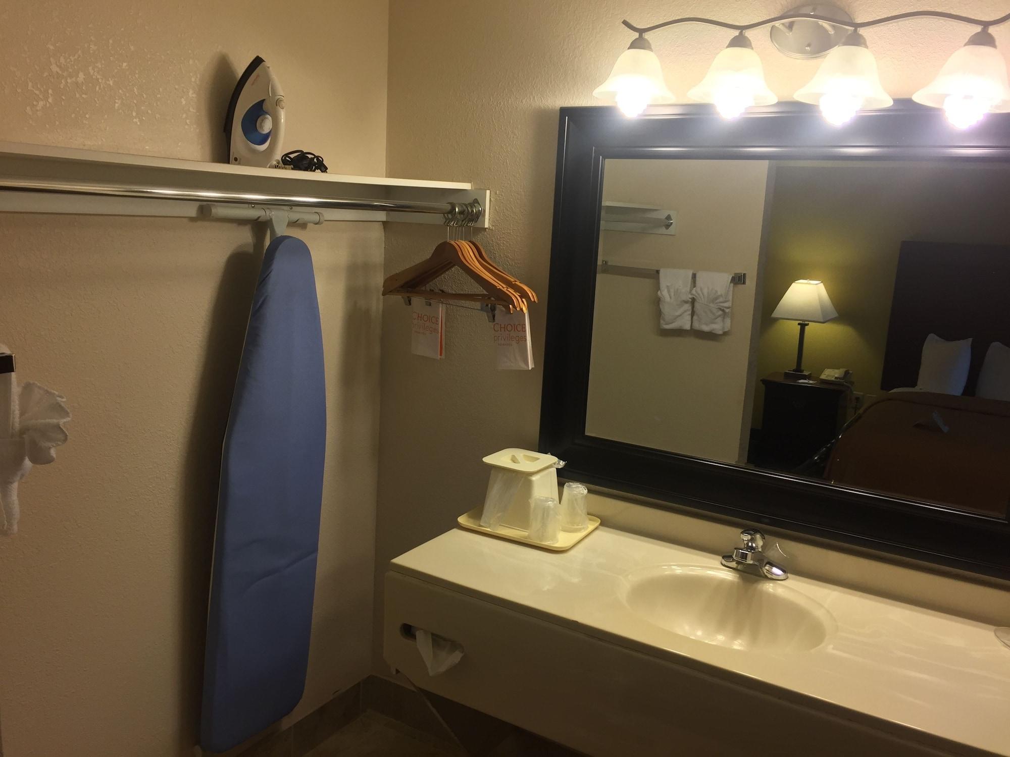 Quality Kansas International Airport Hotel Kansas City