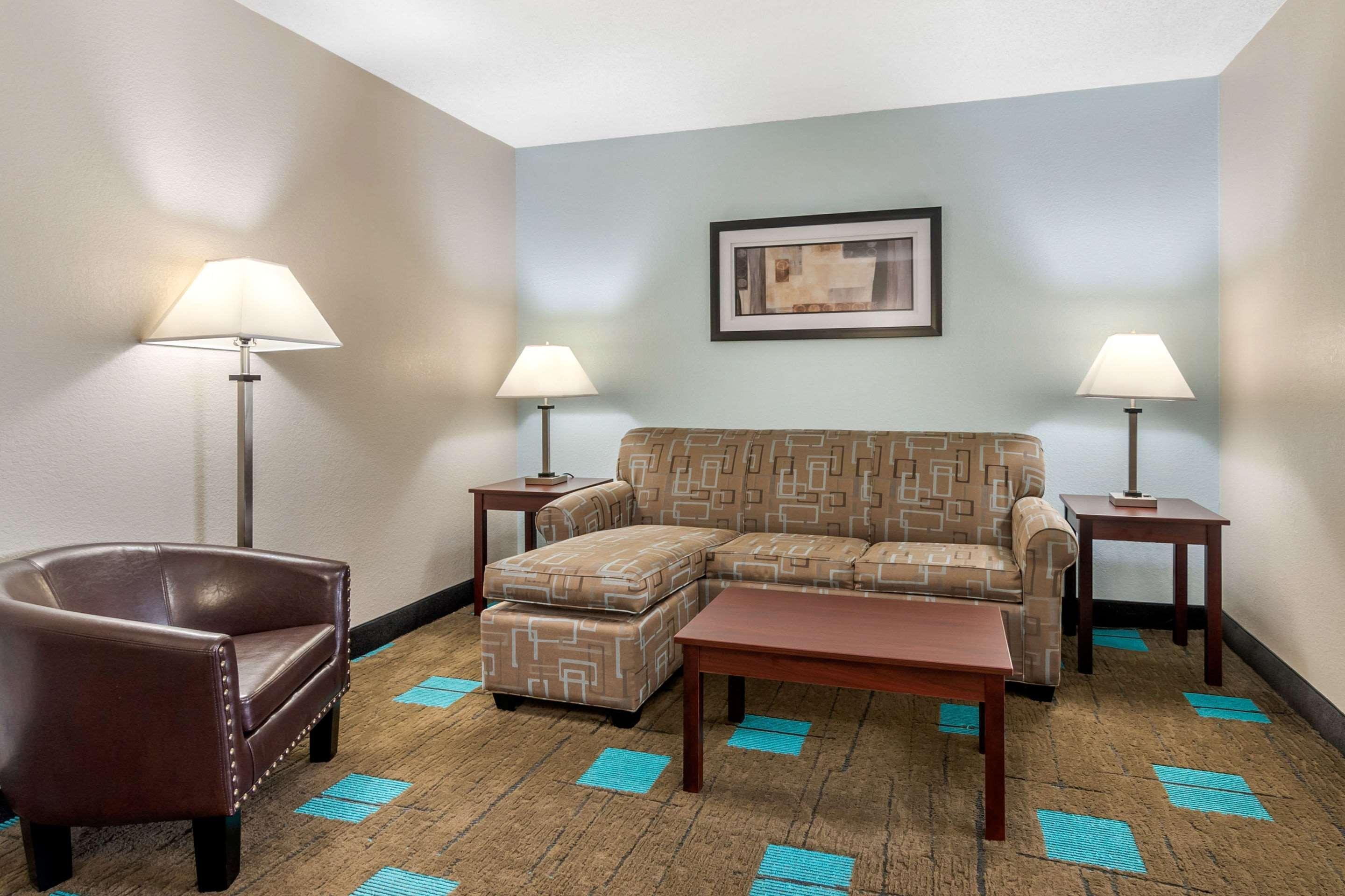 Hotel Quality Kansas International Airport
