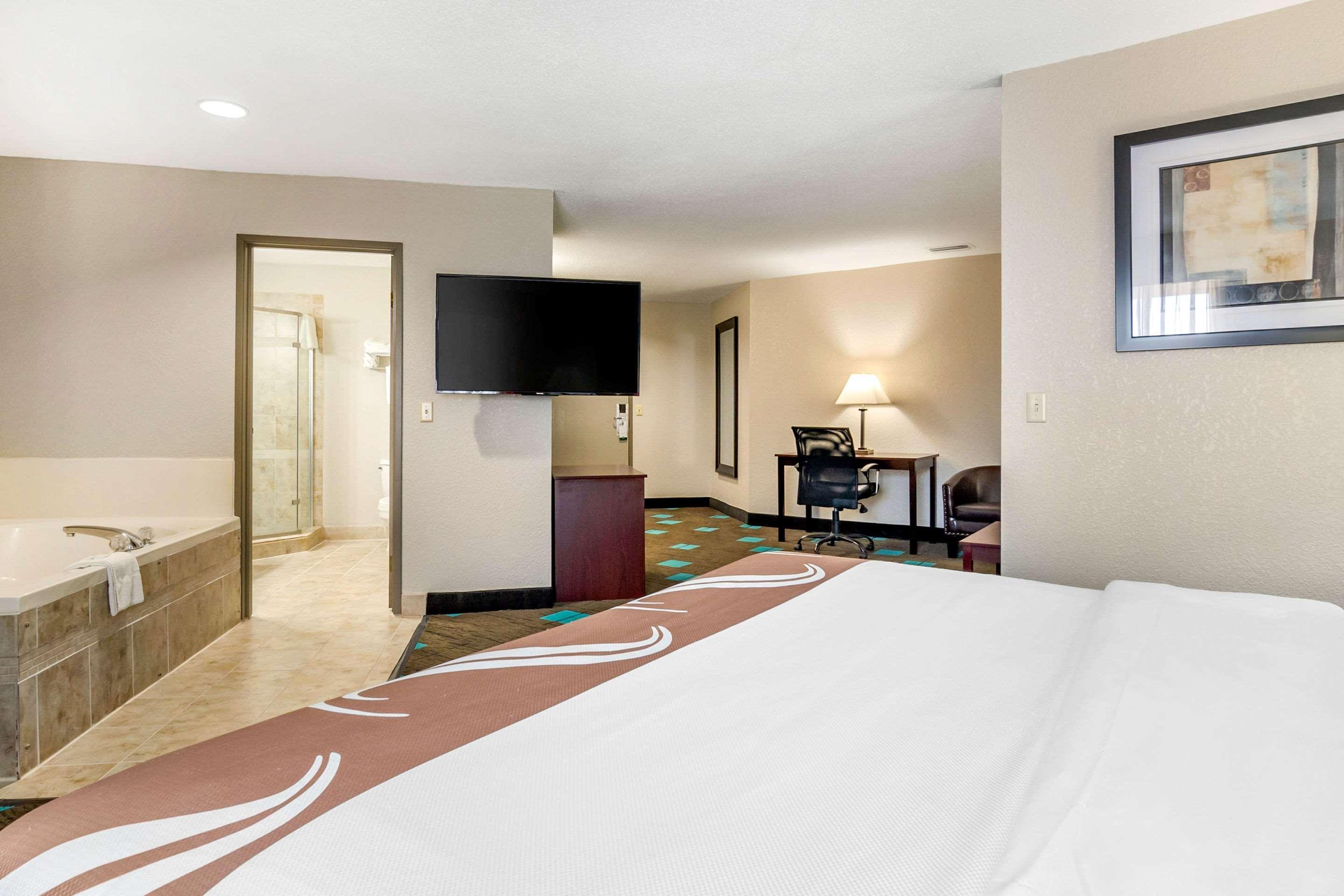 Quality Kansas International Airport Hotel Kansas City