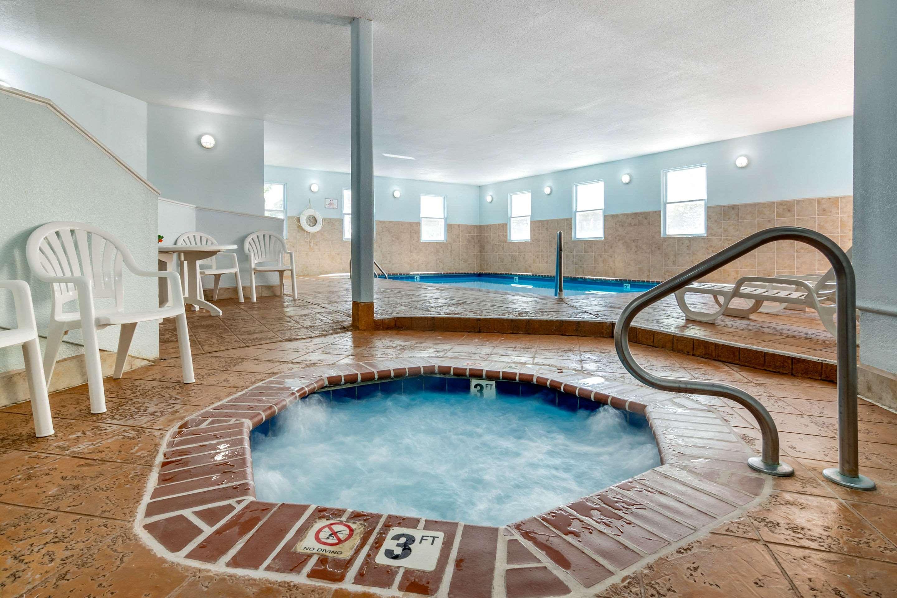 Hotel Quality Kansas International Airport