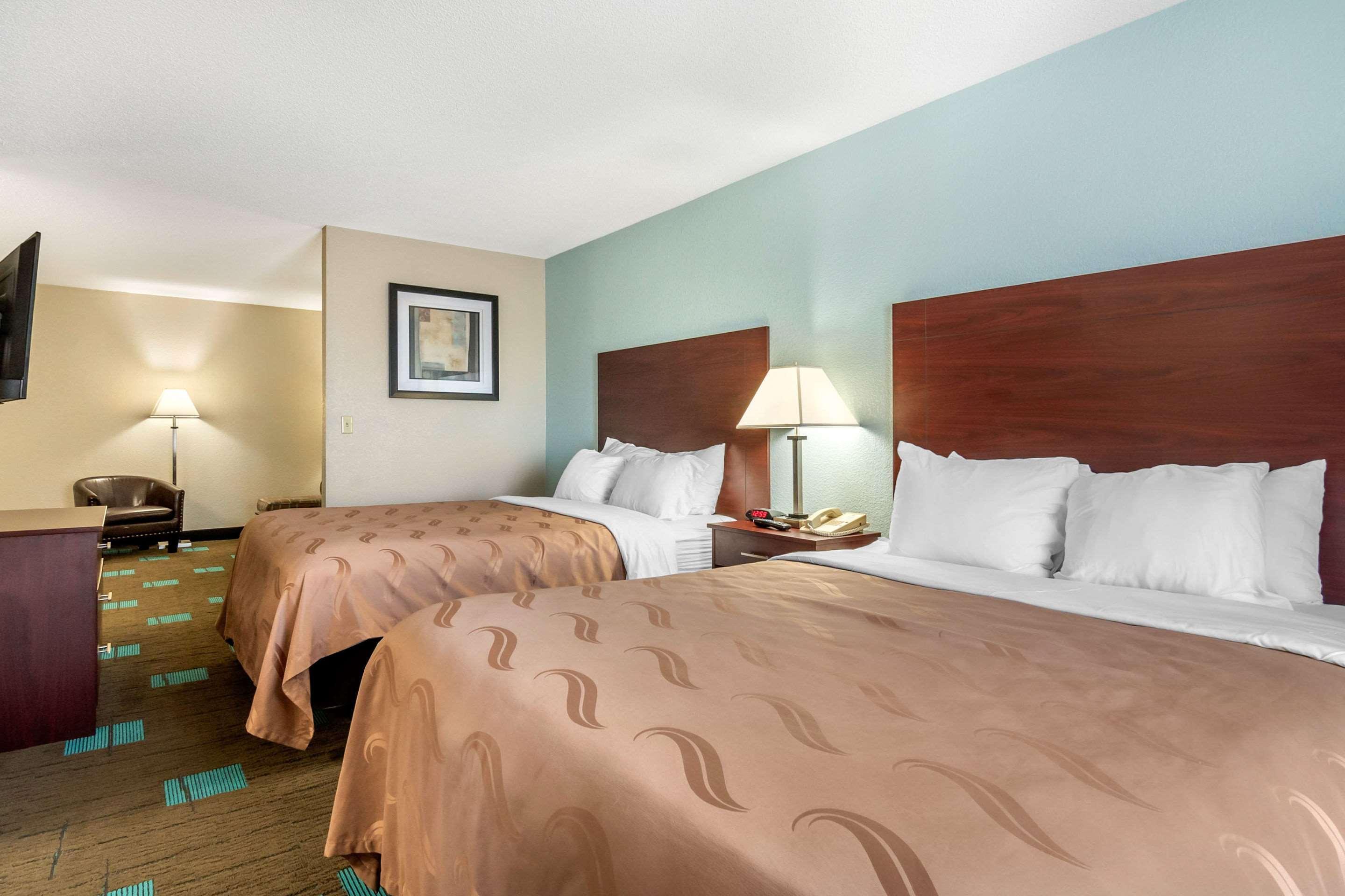 Quality Kansas International Airport 3*