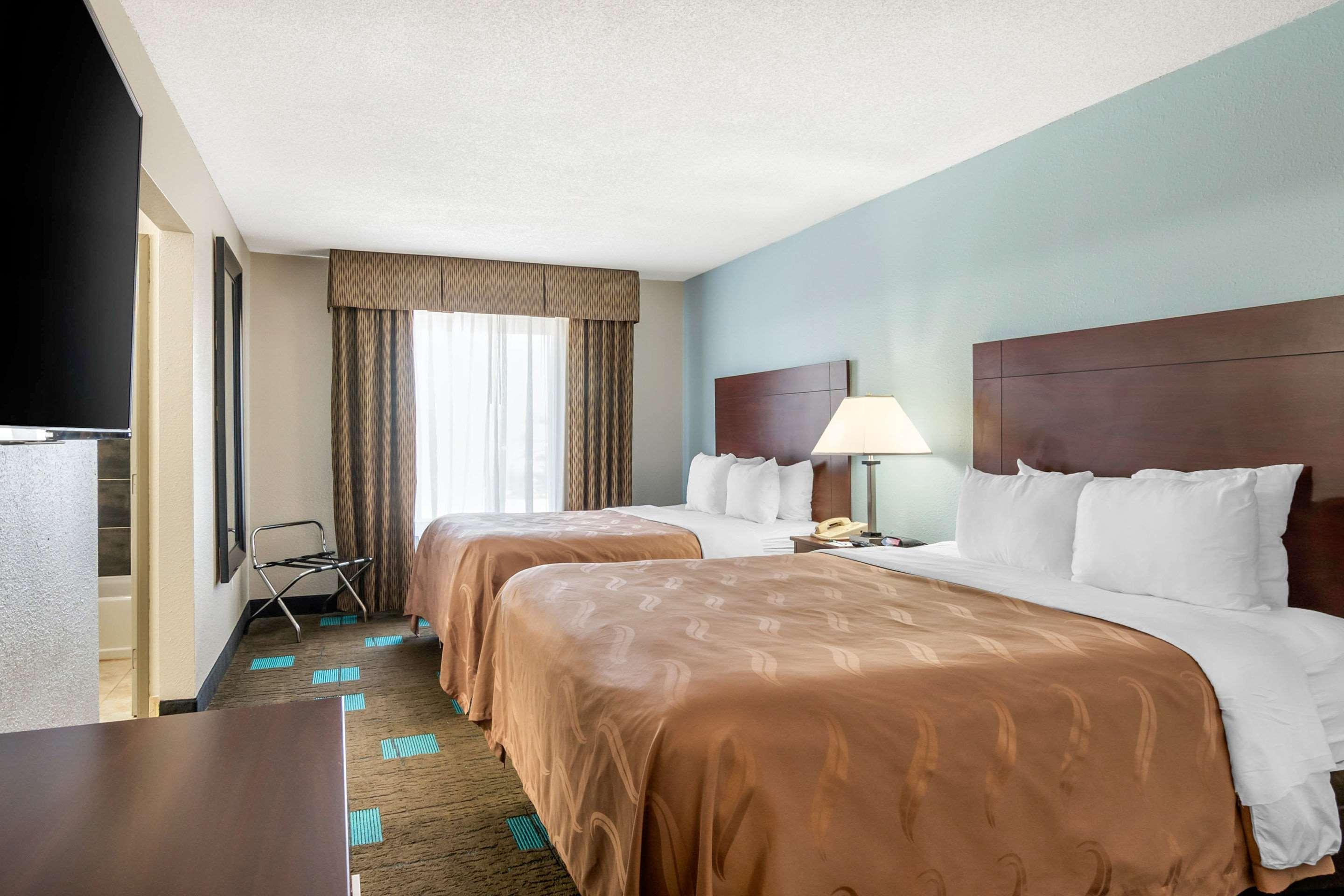Quality Kansas International Airport Hotel