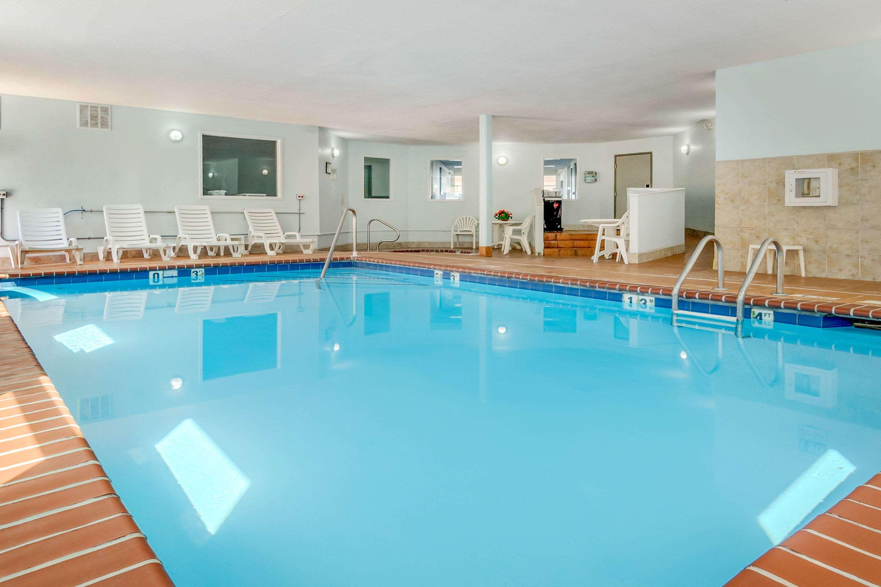 Quality Kansas International Airport Hotel