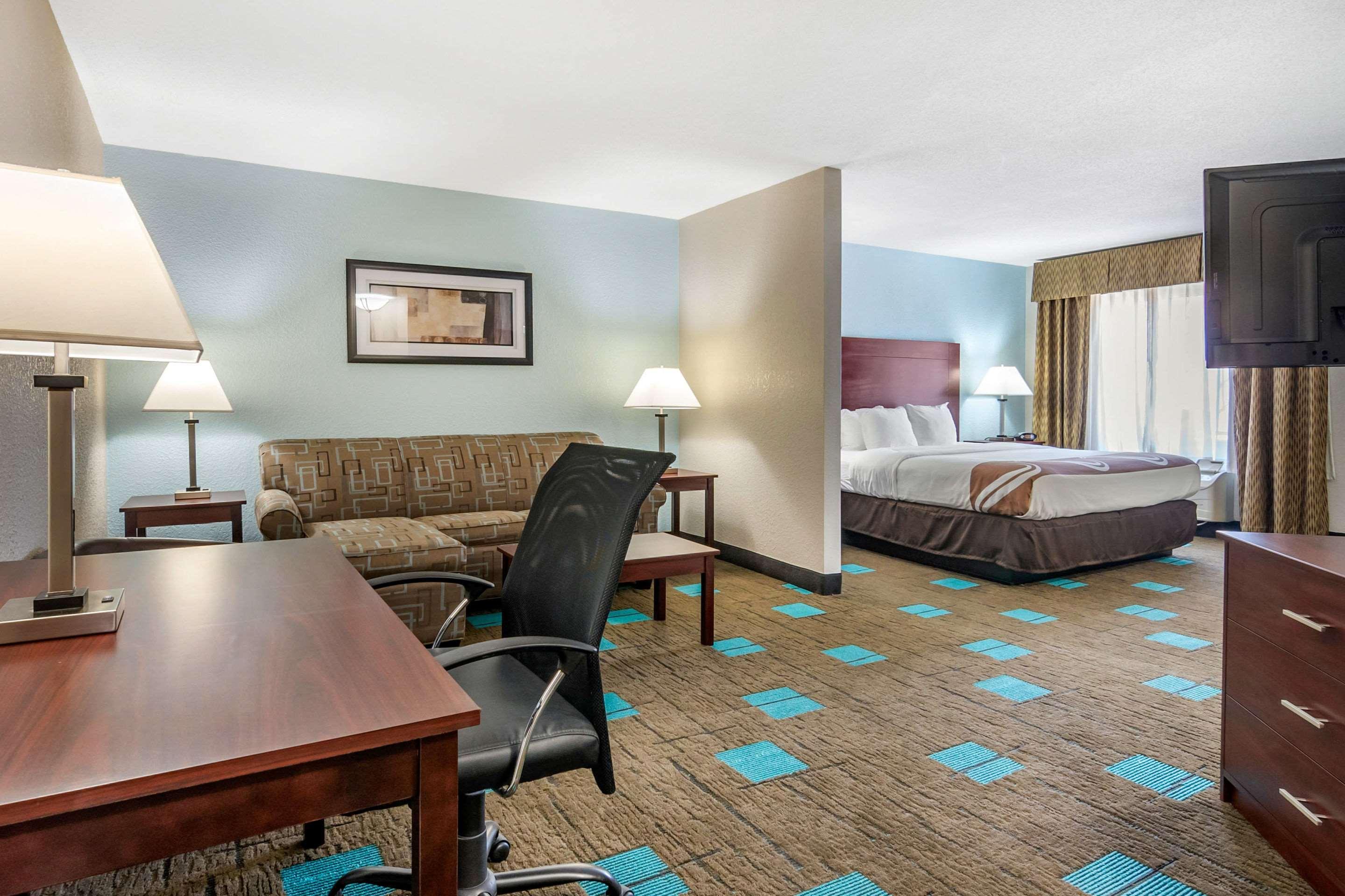 Quality Kansas International Airport Hotel 3*