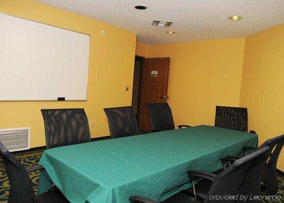 Quality Kansas International Airport Hotel