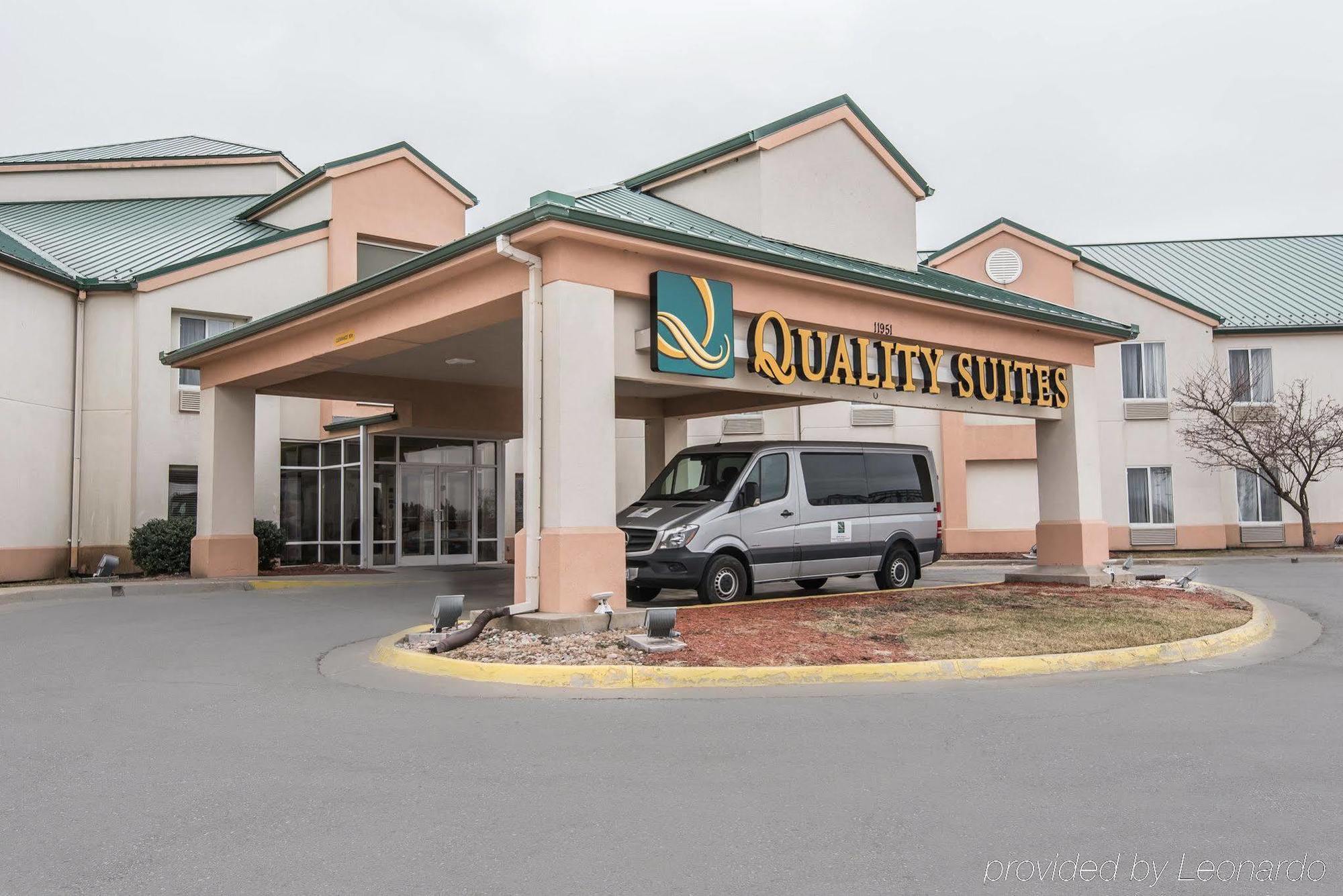 Hotel Quality Kansas International Airport 3*