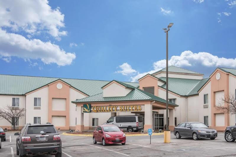 Quality Kansas International Airport Hotel 3*