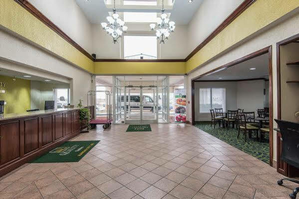 Hotel Quality Kansas International Airport 3*