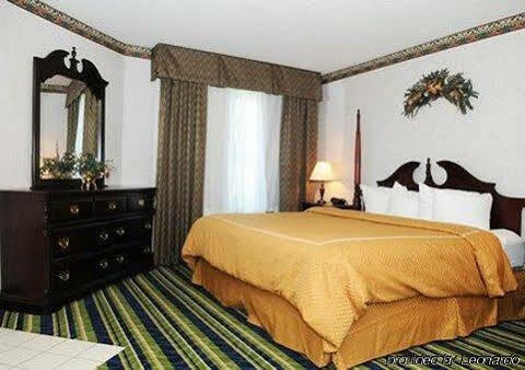 Hotel Quality Kansas International Airport 3*