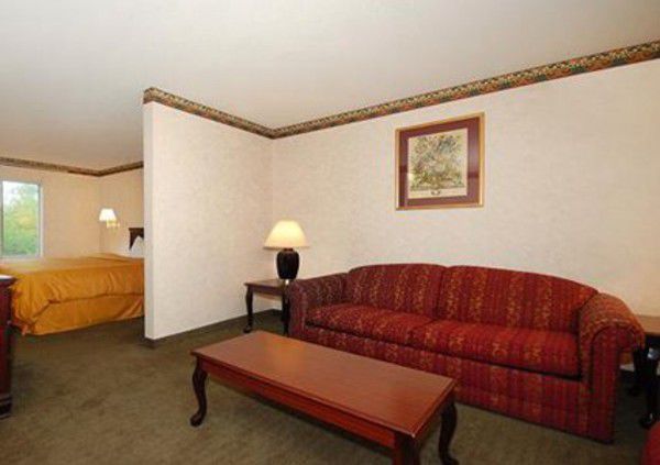 Quality Kansas International Airport Hotel 3*
